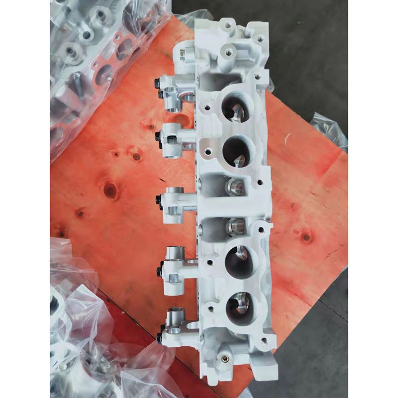 Engine 4G63 8V Complete Cylinder Head with Valves for Mitsubishi Truck L200 L300